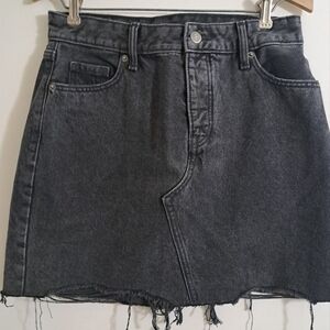 Old Navy size 4 short denim black skirt.